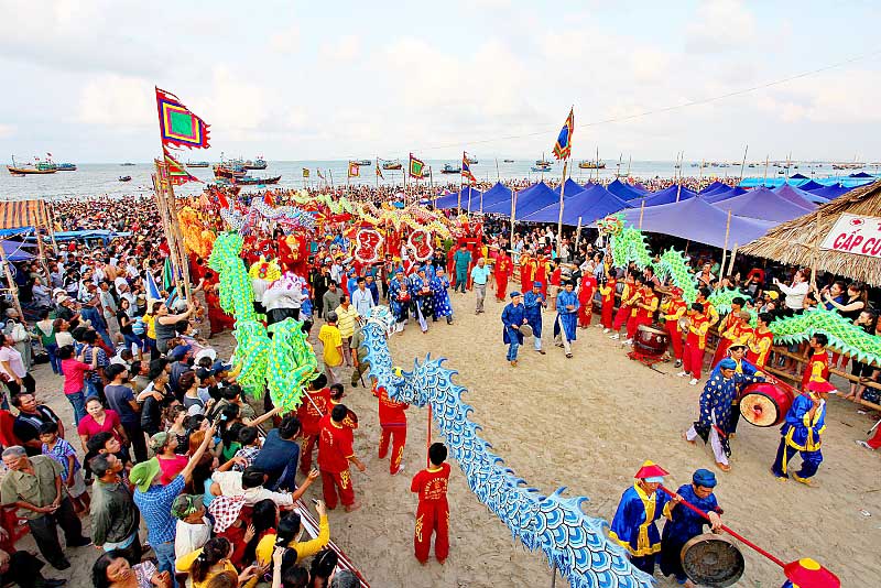 Du lịch Vũng Tàu tham dự lễ hội Dinh Cô truyền thống