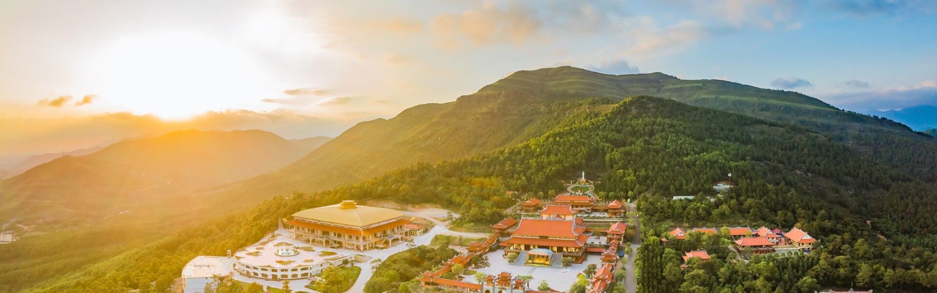 Top 15 ngôi chùa lớn nhất Việt Nam được du khách yêu thích - Ảnh đại diện