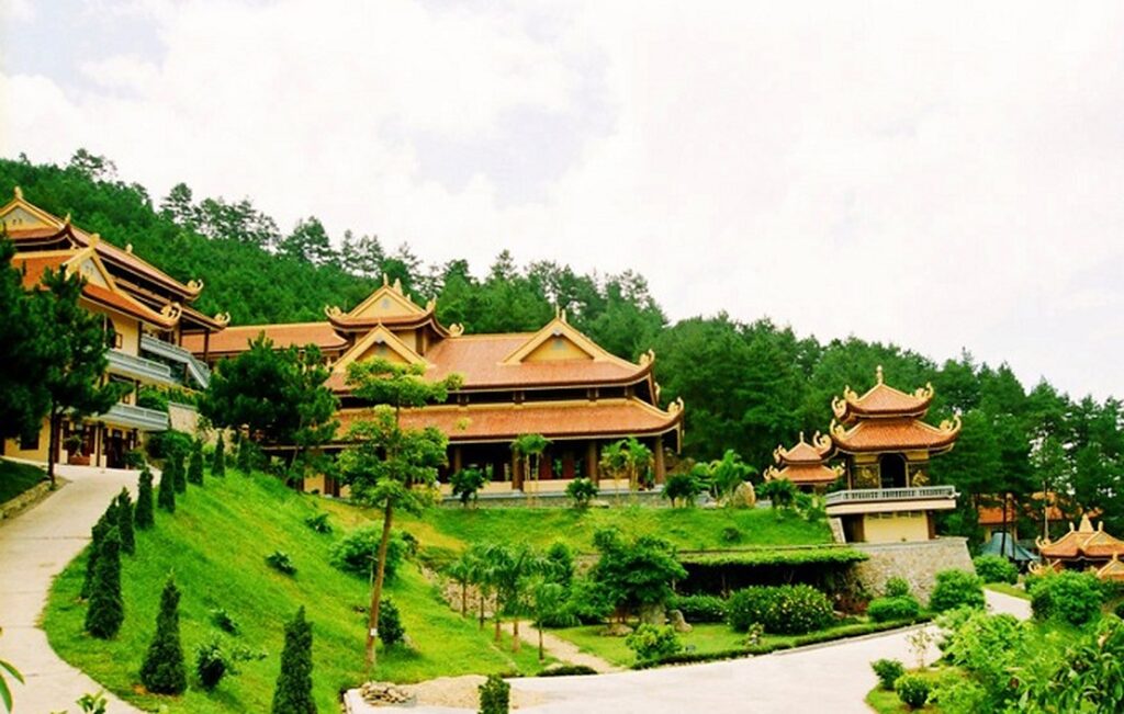 Top 15 ngôi chùa lớn nhất Việt Nam được du khách yêu thích