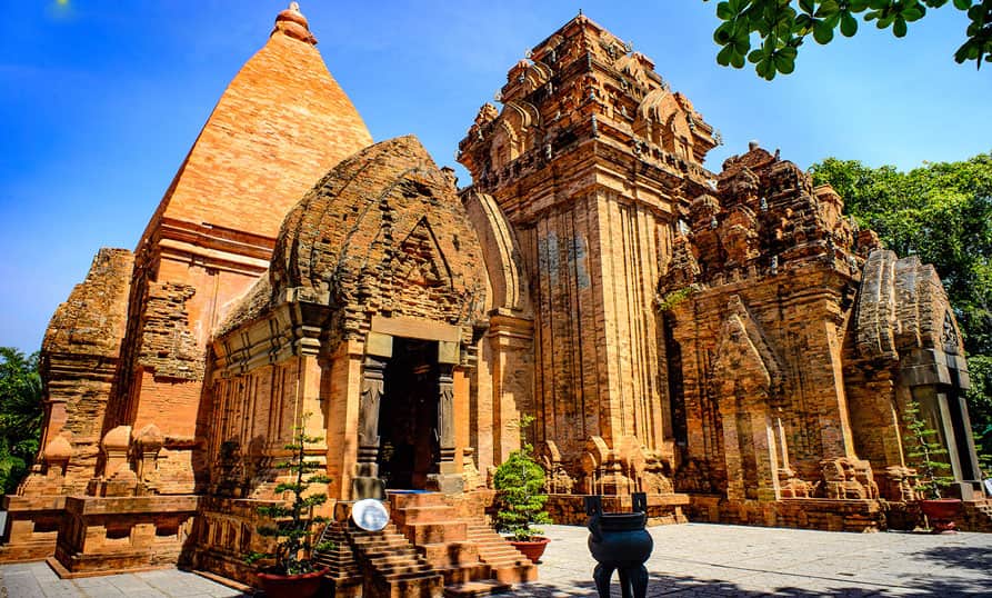 Chùa Long Sơn Nha Trang - ngôi chùa linh thiêng bậc nhất Đông Nam Á