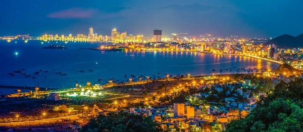 cảnh biển Nha Trang từ bình minh tới đêm về