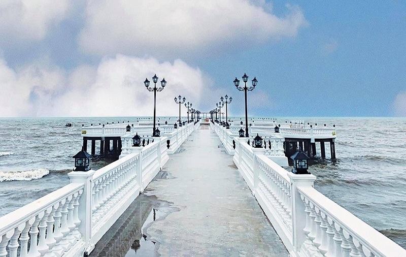 cầu cảng Hải Tiến