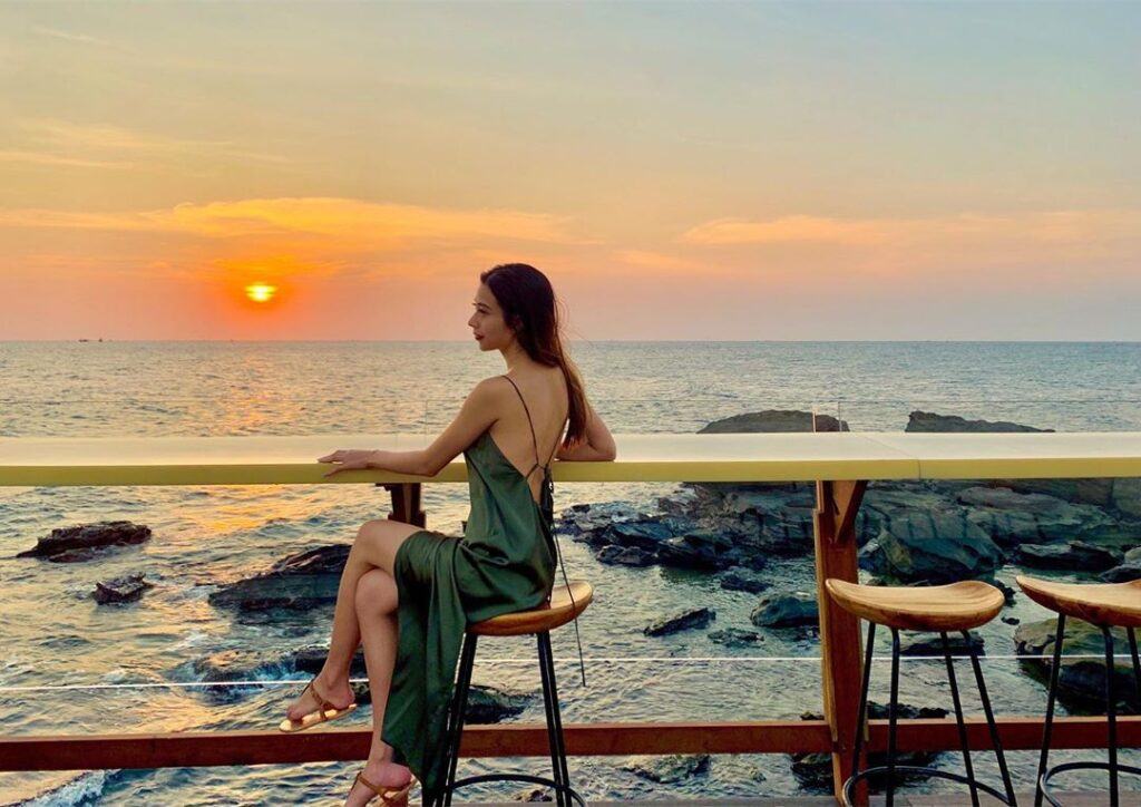 Quán cà phê sunset sanato beach club Phú Quốc