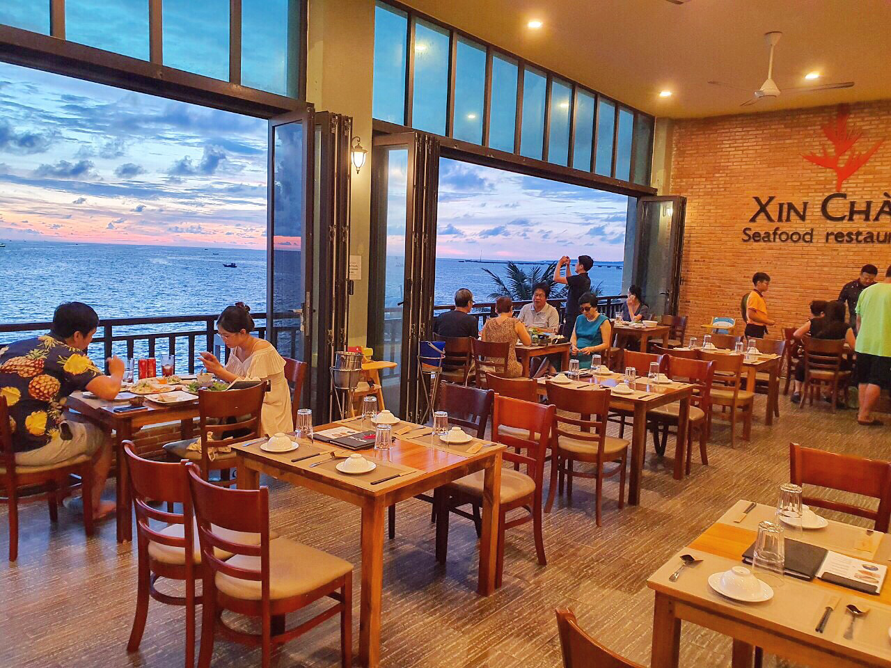Top 15 nhà hàng Phú Quốc hải sản nổi tiếng view biển đẹp