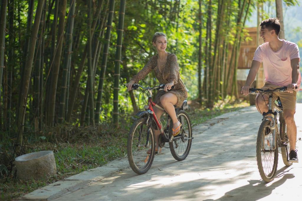 Mai Chau Hideaway Lake Resort Hòa Bình - đạp xe