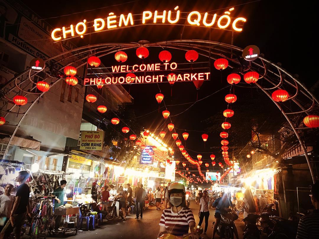 Chợ đêm Phú Quốc gần Green Bay Resort & Spa