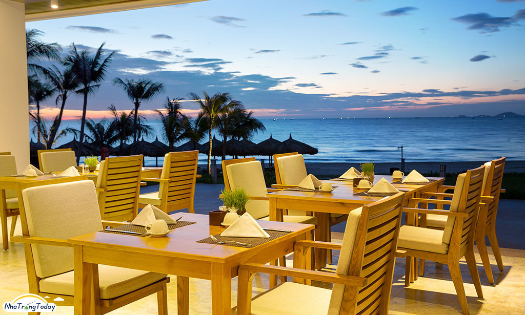 Nhà hàng tại Cam Ranh Riviera Beach Resort & Spa  