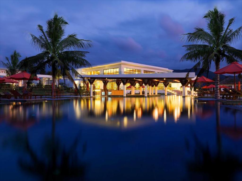 Quầy bar của Cam Ranh Riviera Beach Resort & Spa