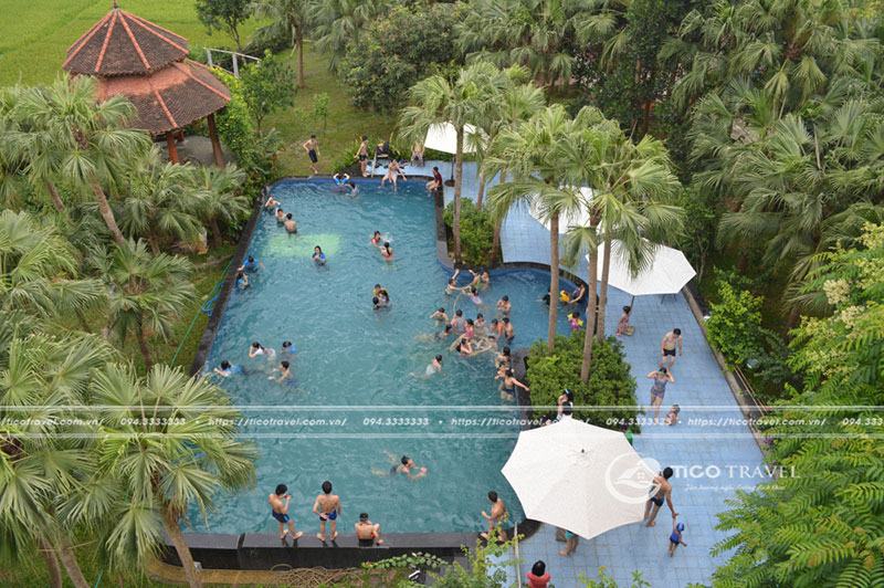 Hồ bơi tại Family Resort