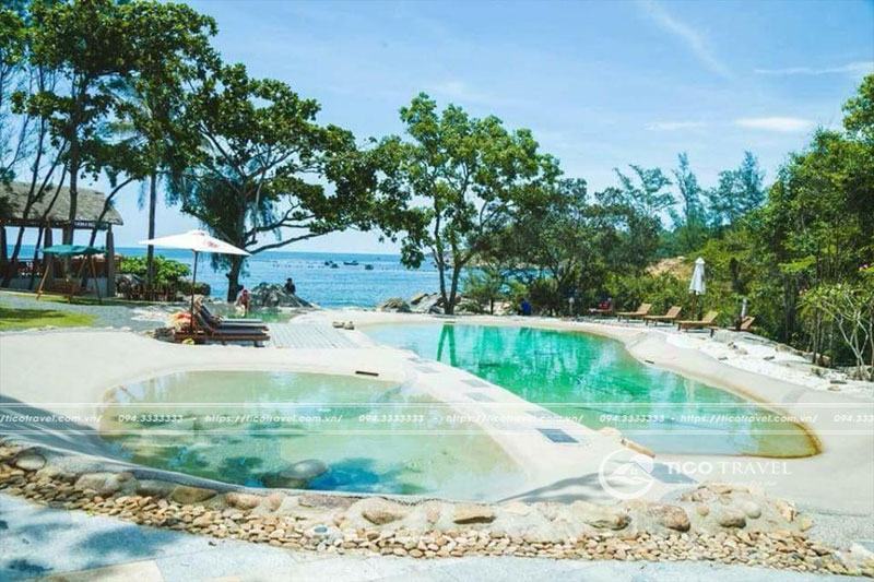 Bể bơi tại O.Six Resort