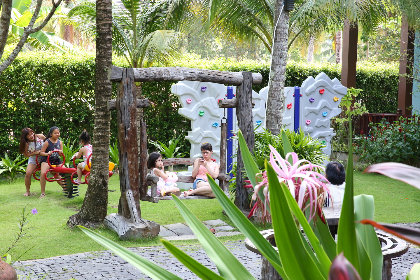 Tropicana Resort Phú Quốc - Ốc đảo xinh đẹp giữa lòng Đảo Ngọc 
