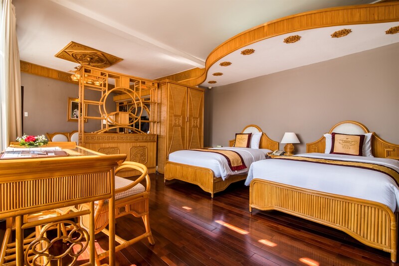 Hương Giang Hotel Resort & Spa là khu nghỉ dưỡng được xây dựng ven bờ sông Hương, là nơi lý tưởng để chiêm ngưỡng toàn cảnh thành phố Huế trầm mặc và cổ kính.