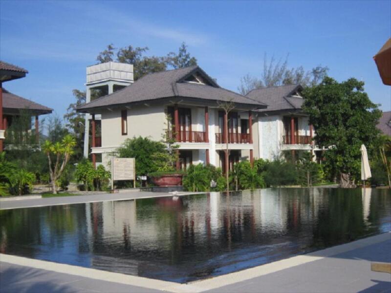 Tọa lạc bên bờ biển Ninh Chữ thơ mộng, Aniise Villa Resort nổi tiếng với vẻ đẹp tráng lệ và kiều diễm đã thu hút đông đảo khách du lịch ghé đến mỗi năm.