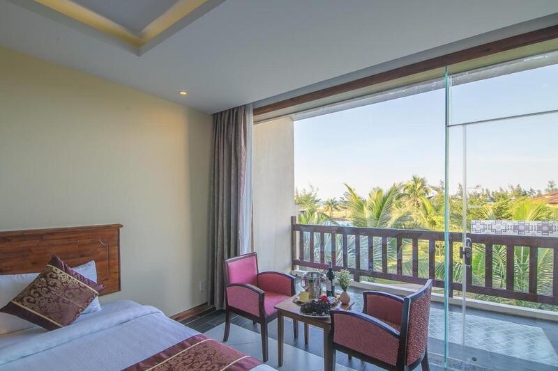 Từng được biết đến với cái tên Khách sạn Bảo Ninh Beach Resort, sau lần nâng cấp khách sạn đã được đổi tên thành Celina Peninsula Resort nằm tại thành phố Đồng Hới.