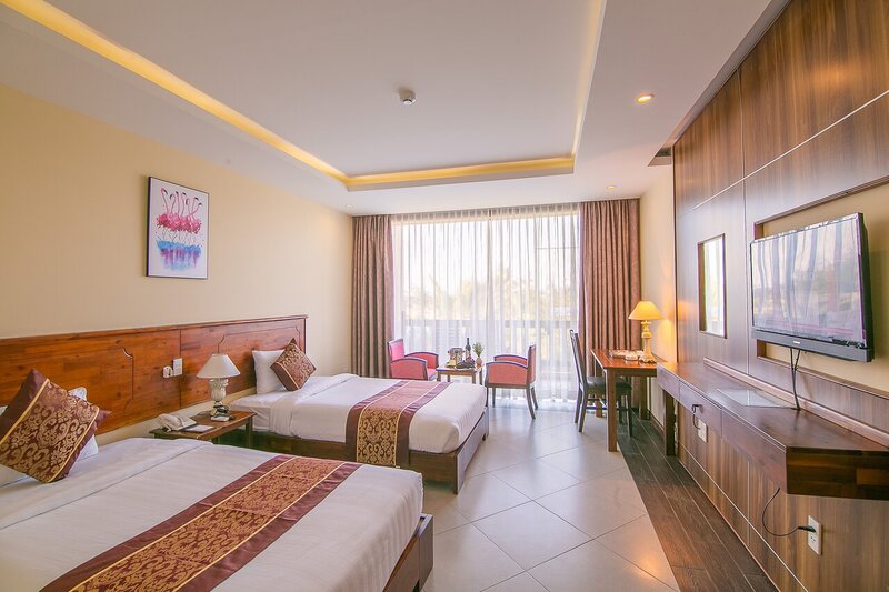 Từng được biết đến với cái tên Khách sạn Bảo Ninh Beach Resort, sau lần nâng cấp khách sạn đã được đổi tên thành Celina Peninsula Resort nằm tại thành phố Đồng Hới.