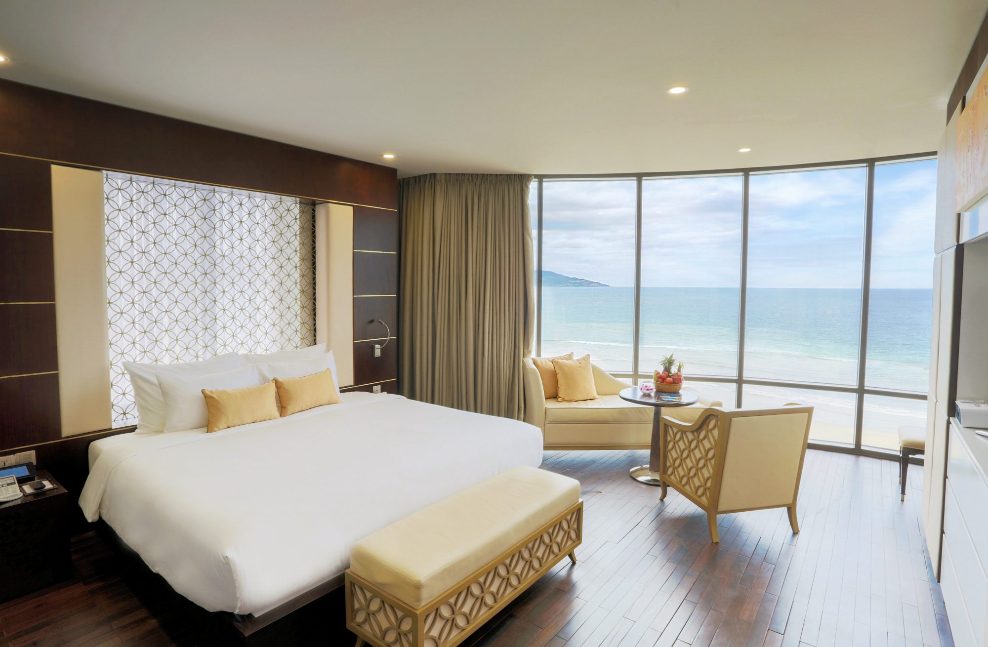 Phòng Executive Suite Holiday Beach Hotel