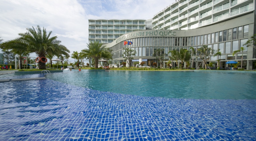 Hồ bơi của khách sạn Mường Thanh Phú Quốc