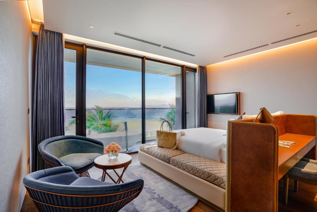 The Five Villas & Resort - Khu nghỉ dưỡng 5 sao bên bờ biển xinh đẹp