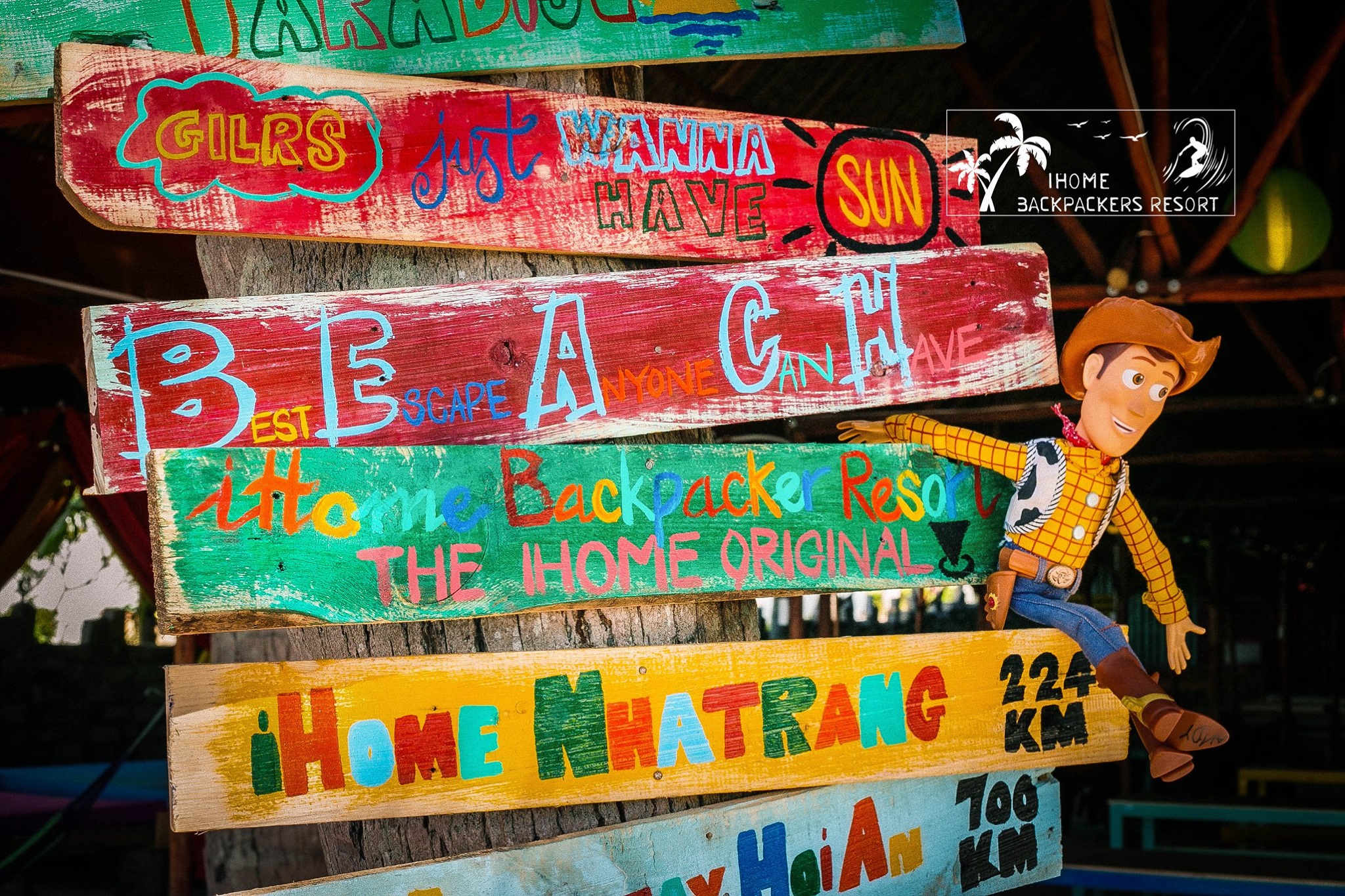 iHome Backpacker Resort - Vẻ đẹp sắc màu tại Mũi Né 