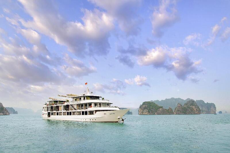 Athena Royal Cruise - Nơi đẳng cấp hội tụ giữa lòng vịnh