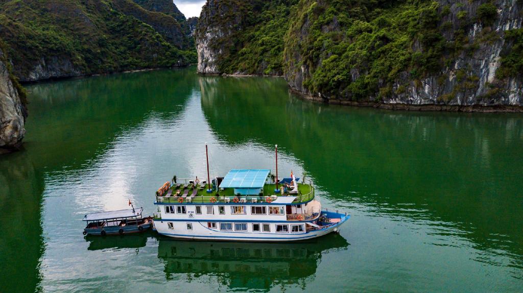 Azela Cruise - Du thuyền đẹp nhất Vịnh biển Hạ Long