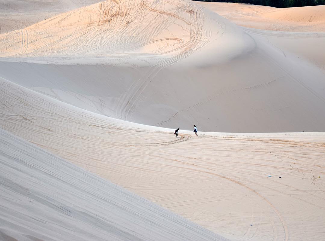 Lạc vào sa mạc cát bao la tại Đồi Cát Trắng Mũi Né