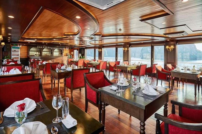 Du thuyền Camellia Cruise: Khám phá cảnh quan tuyệt mỹ trên Vịnh
