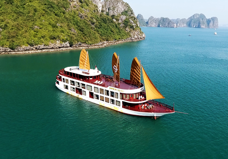 Emperor Cruises Hạ Long - Tour tham quan Vịnh Đảo 5 sao