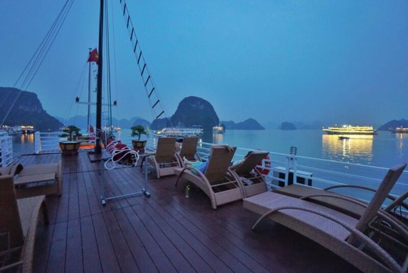 Golden Bay Cruise Halong Bay - Viên ngọc lấp lánh ở Hạ Long