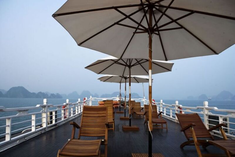 Halong Canary Cruise - Du thuyền nghỉ dưỡng hiện đại chuẩn 4*
