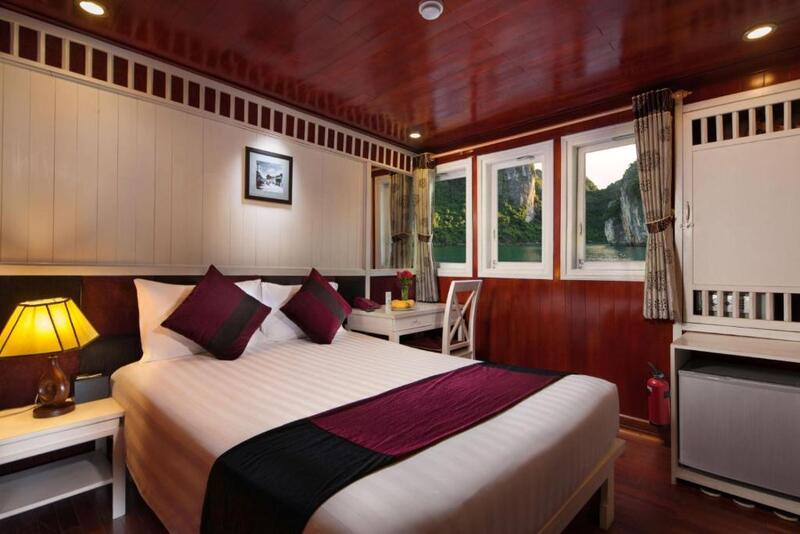 Halong Canary Cruise - Du thuyền nghỉ dưỡng hiện đại chuẩn 4*