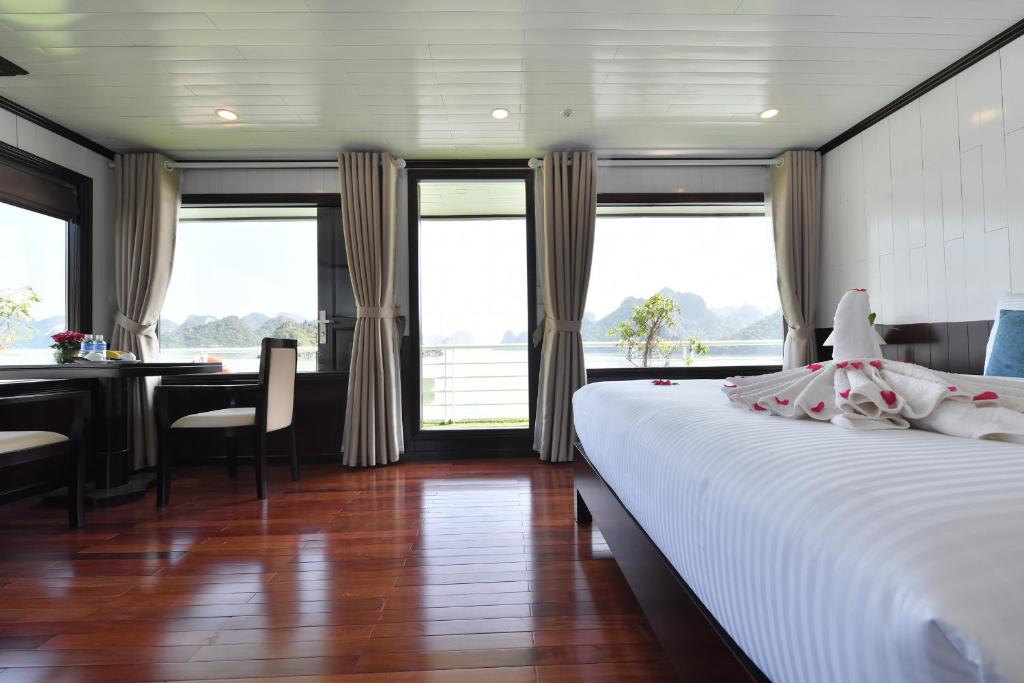 Halong Sapphire Cruise Vietnam - Du thuyền 5* đẳng cấp
