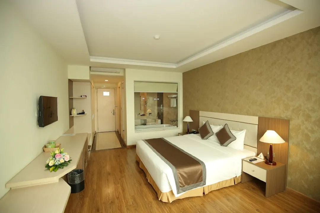 Phòng Deluxe King tại khách sạn Mường Thanh Thanh Hóa