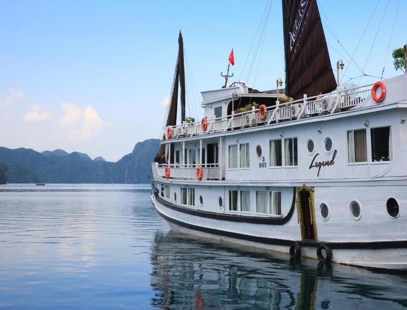 Aclass Legend Cruise - Trải nghiệm nghỉ dưỡng trên du thuyền
