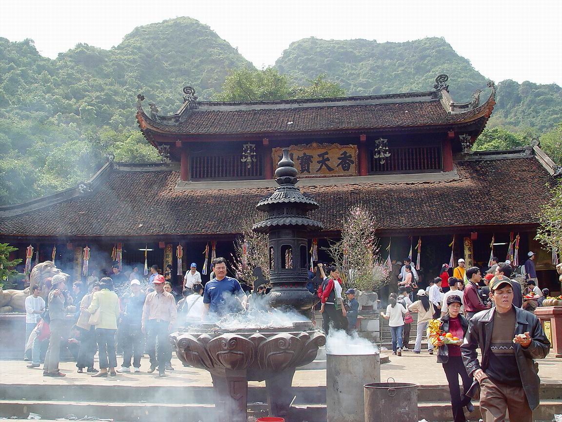 Chùa Hà Nội – top 15 ngôi chùa nổi tiếng linh thiêng nhất