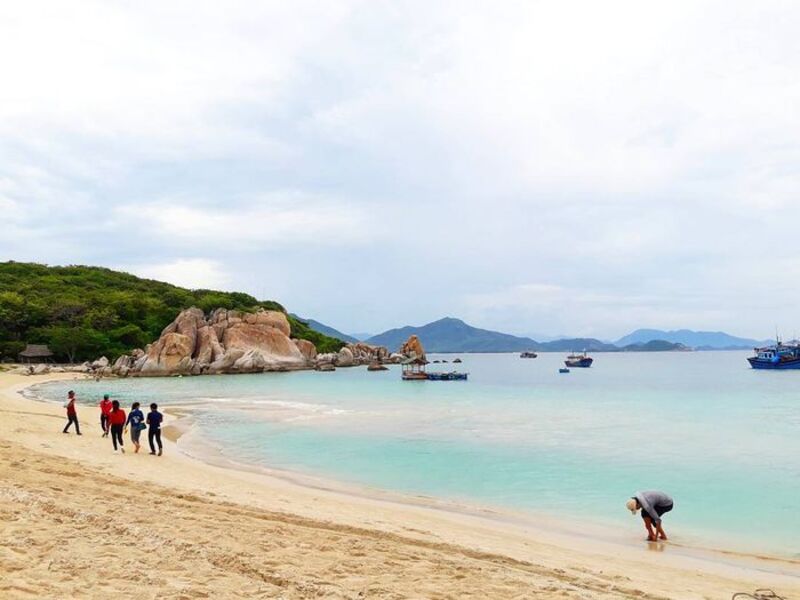 Rủ ngay hội bạn thân khám phá top 10 bãi biển Ninh Thuận đẹp nhất 