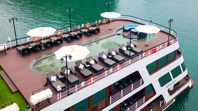 Le Theatre Cruise - Du thuyền hiện đại bậc nhất giữa Hạ Long