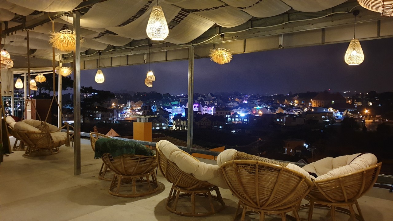 Top 10 quán cafe Đà Lạt đẹp view thiên nhiên tha hồ "sống ảo"