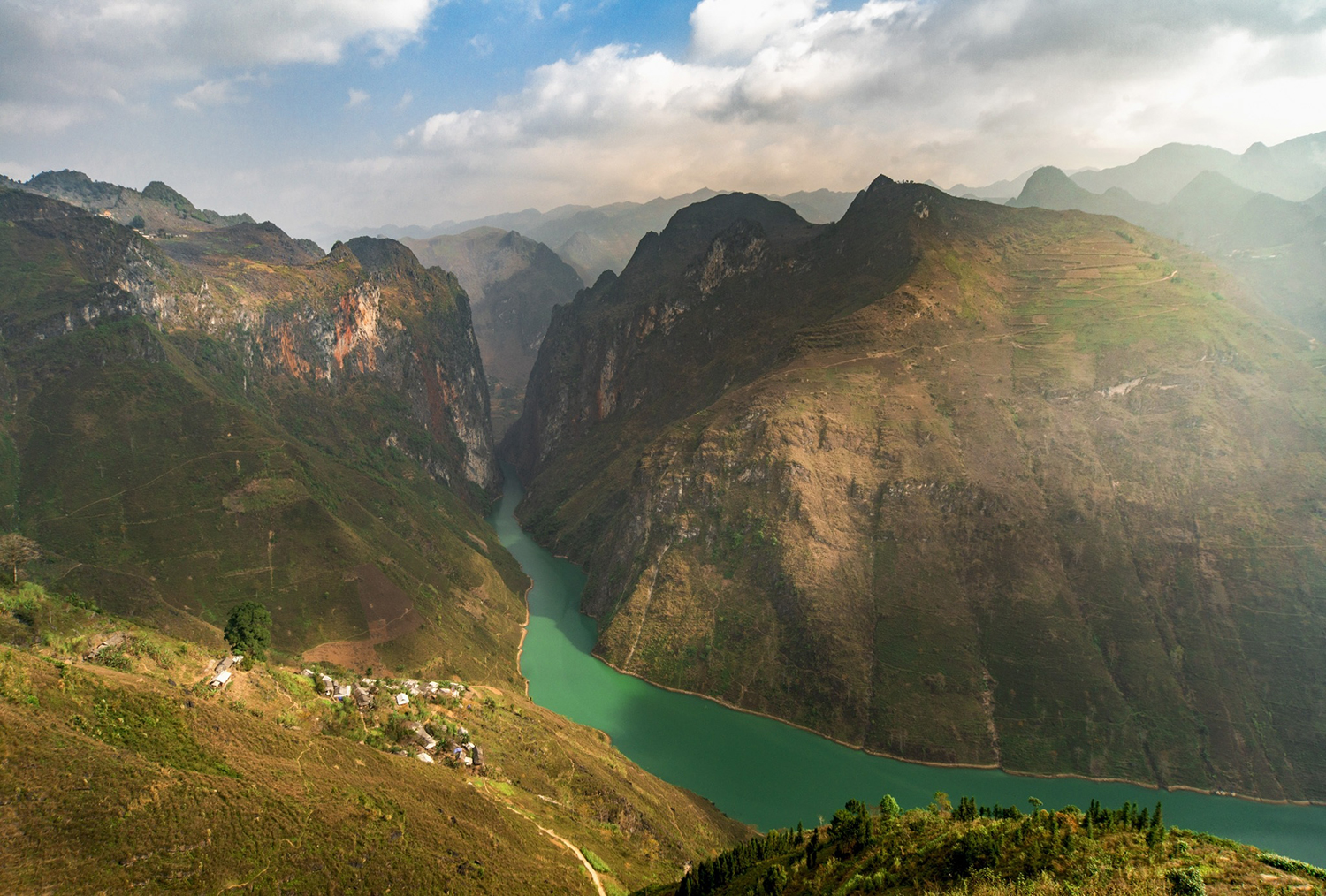  30 địa điểm du lịch Việt Nam mà du khách không nên bỏ qua