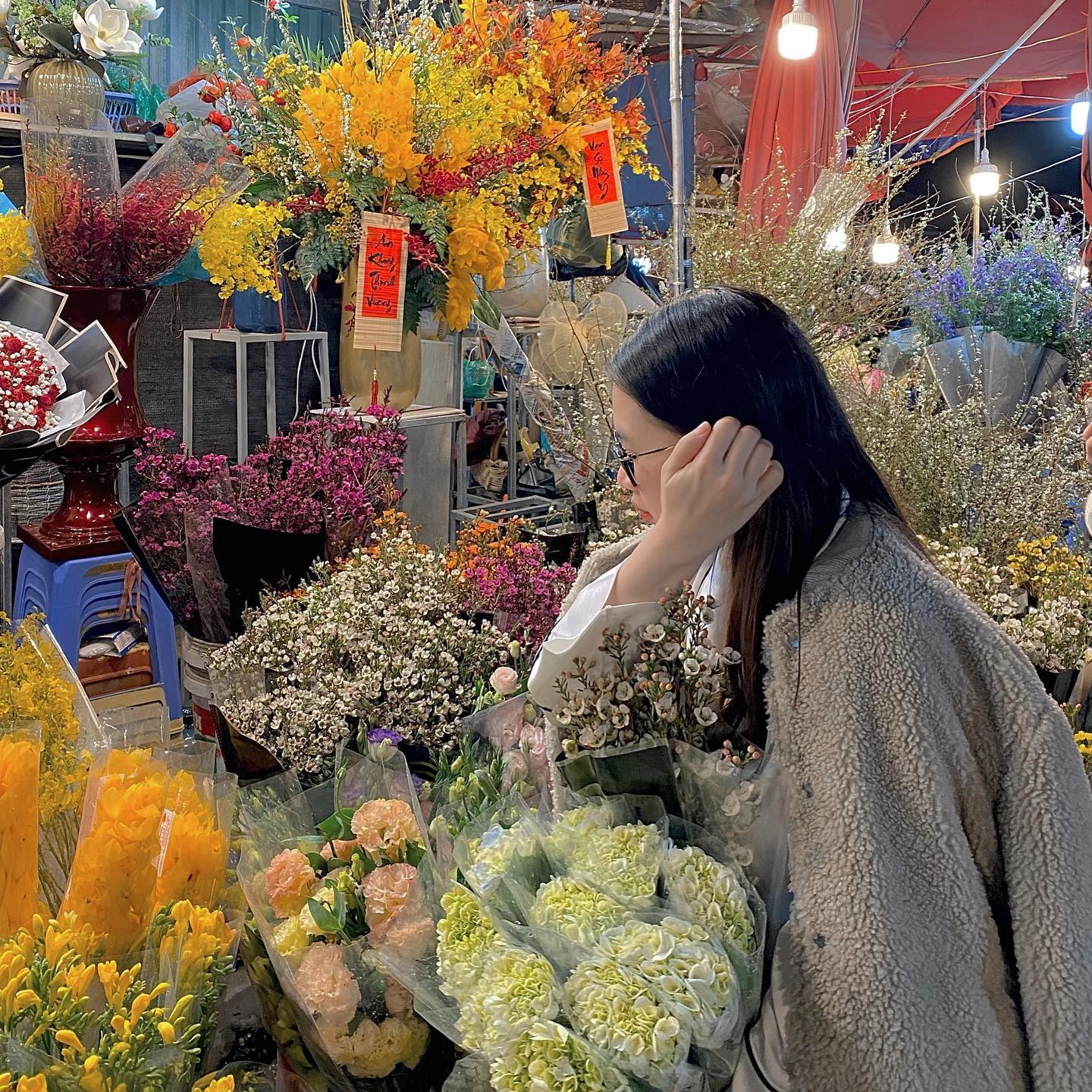 Kinh nghiệm khám phá chợ hoa Hồ Thị Kỷ - Thiên đường hoa và ẩm thực