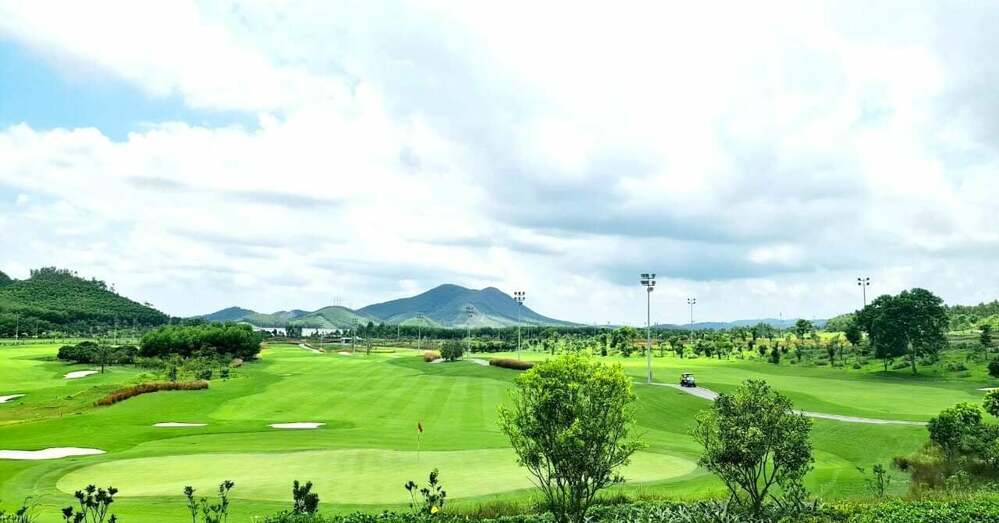 Ngắm nhìn khung cảnh thiên nhiên tươi đẹp tại sân golf Diễn Lâm