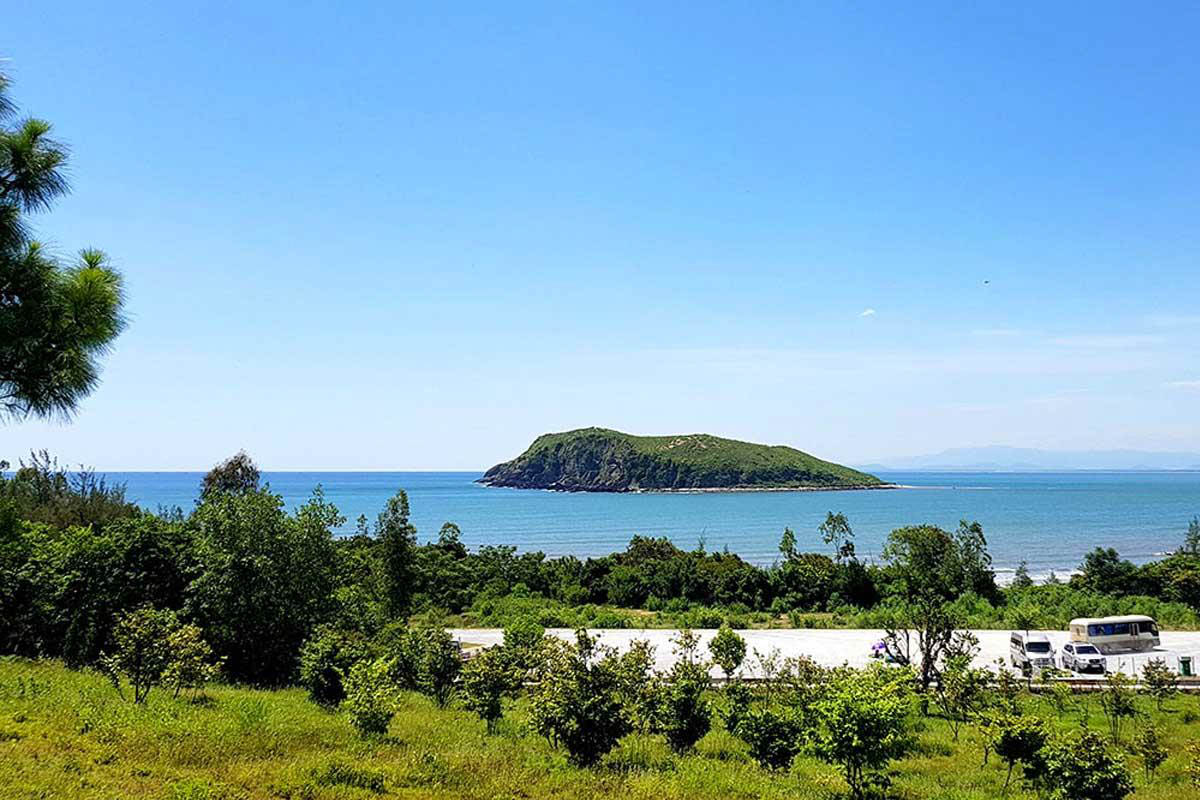 Khám phá Vũng Chùa Đảo Yến – Vùng biển non nước mang ý nghĩa tâm linh