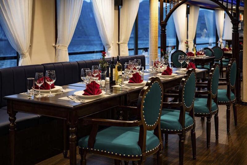 Thông tin chi tiết về du thuyền Rita Cruise sang trọng bậc nhất