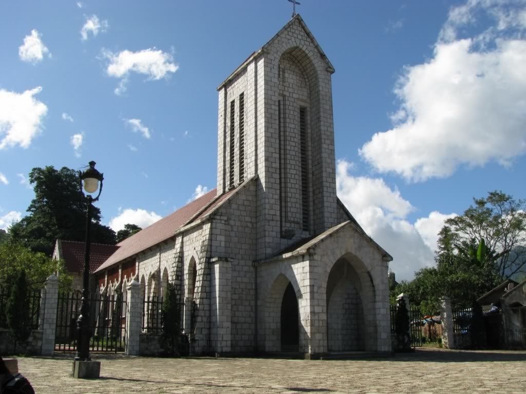 Nhà thờ cổ nơi Sapa với nét cổ kính