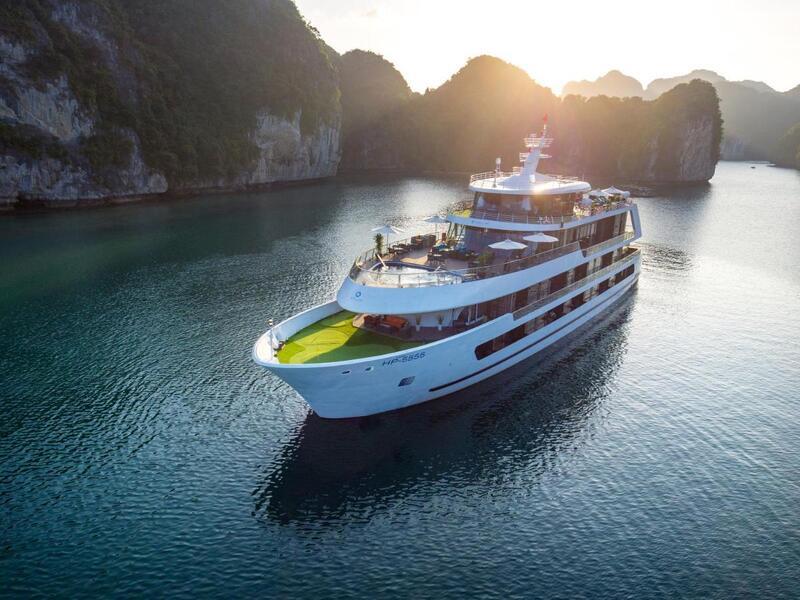 Du thuyền Stellar Of The Seas - Dịch vụ đẳng cấp hàng đầu