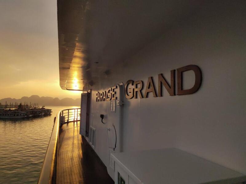 Paradise Grand Cruise - Du thuyền nghỉ dưỡng 5 sao sang trọng
