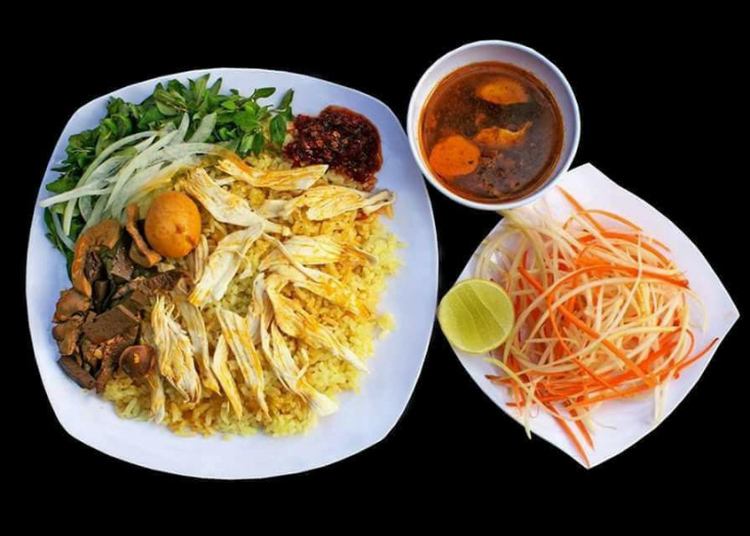 Quán cơm gà bà Minh nổi tiếng