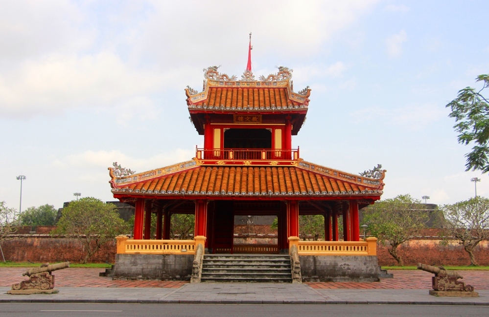 Phu Văn Lâu – Điểm tham quan nổi tiếng xứ Huế