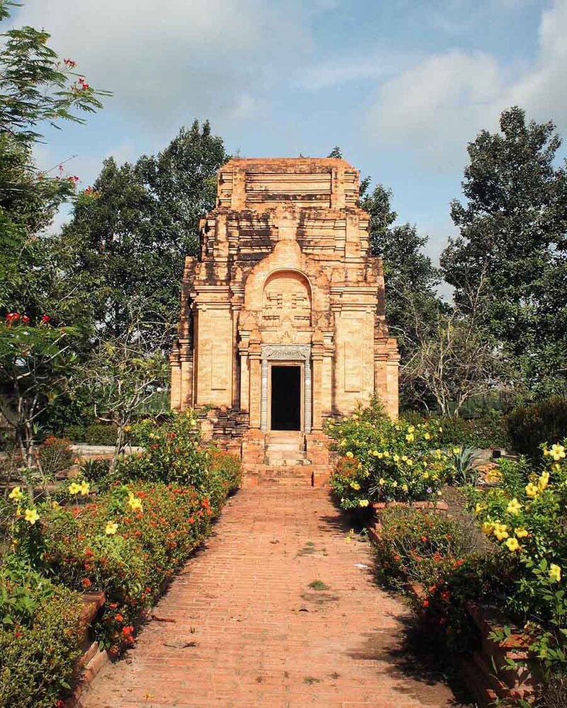 Tháp cổ Bình Thạnh - Điểm du lịch Tây Ninh nhiều trải nghiệm hấp dẫn
