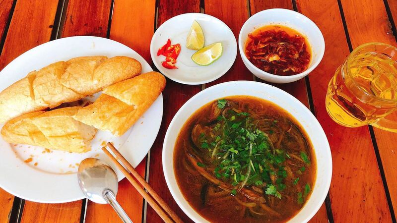 Trải nghiệm ẩm thực khi đến đền Cuông 